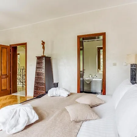 Lazaret Sleeps 9 With Pool Air Con And Wifi *
