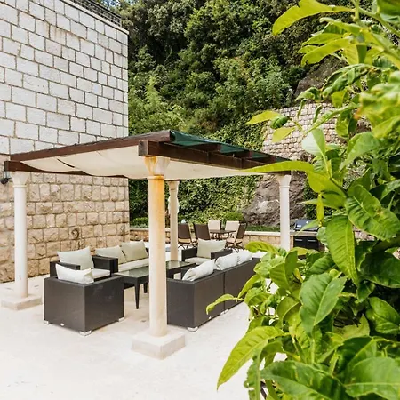 Βίλα Lazaret Sleeps 9 With Pool Air Con And Wifi Ντουμπρόβνικ