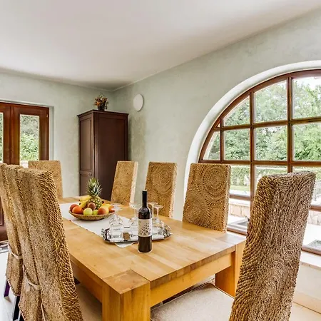 Lazaret Sleeps 9 With Pool Air Con And Wifi Villa *