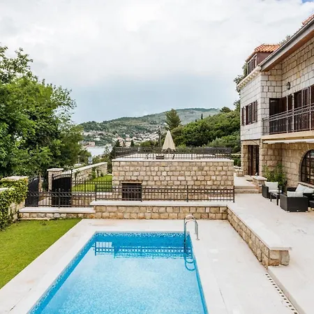 Lazaret Sleeps 9 With Pool Air Con And Wifi Villa *