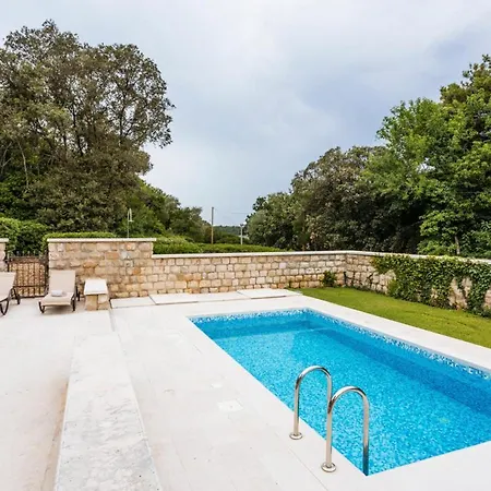 Lazaret Sleeps 9 With Pool Air Con And Wifi Villa *